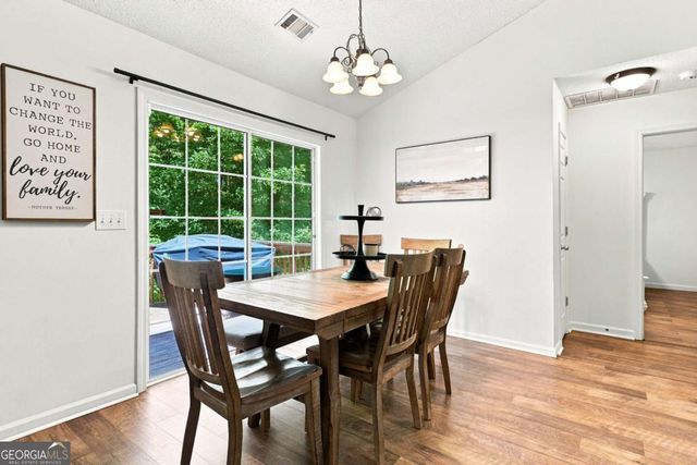 212 Oak Hollow Court, White, GA 30184