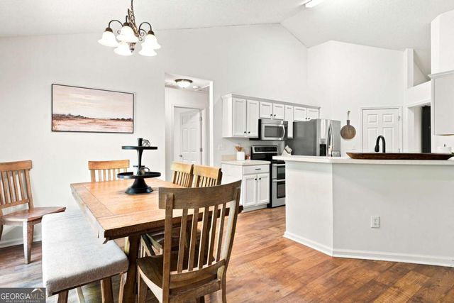 212 Oak Hollow Court, White, GA 30184