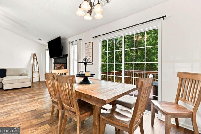 212 Oak Hollow Court, White, GA 30184