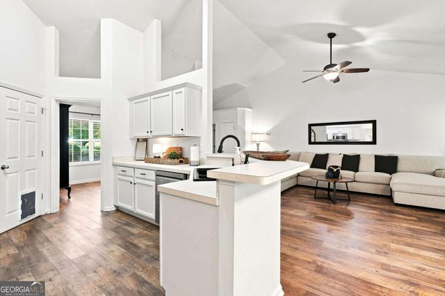 212 Oak Hollow Court, White, GA 30184