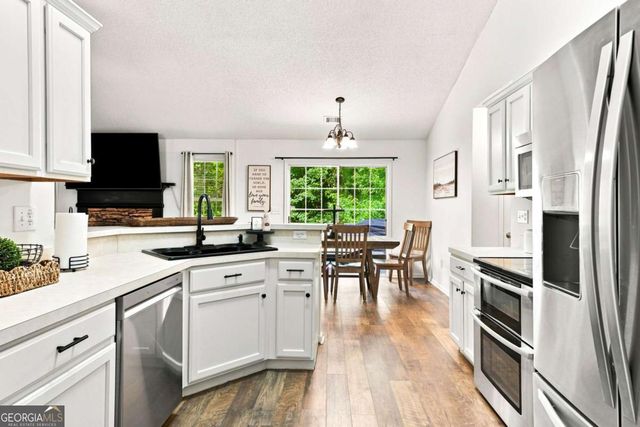 212 Oak Hollow Court, White, GA 30184