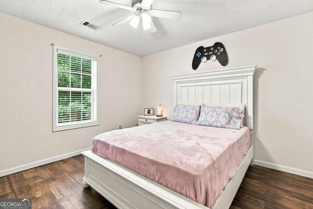 212 Oak Hollow Court, White, GA 30184