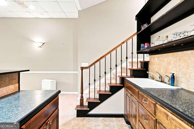 212 Oak Hollow Court, White, GA 30184