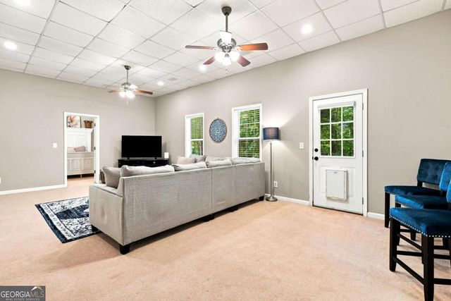 212 Oak Hollow Court, White, GA 30184