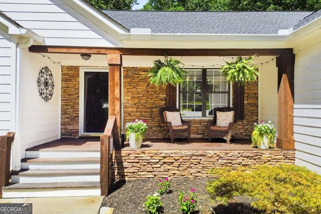 212 Oak Hollow Court, White, GA 30184