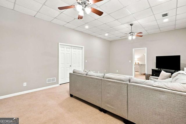 212 Oak Hollow Court, White, GA 30184
