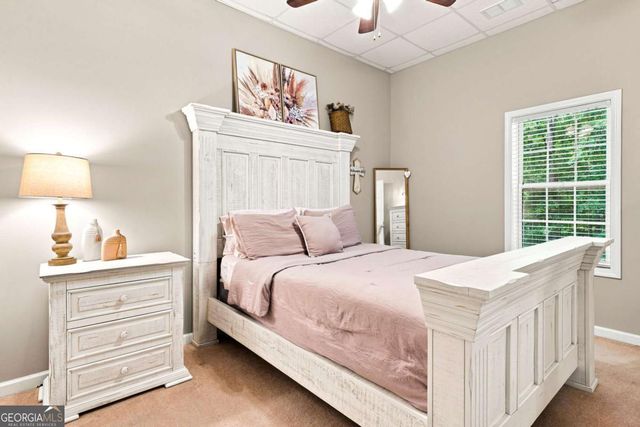 212 Oak Hollow Court, White, GA 30184