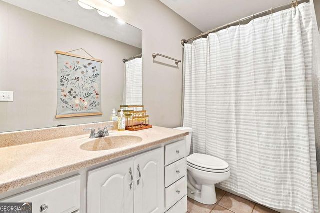 212 Oak Hollow Court, White, GA 30184