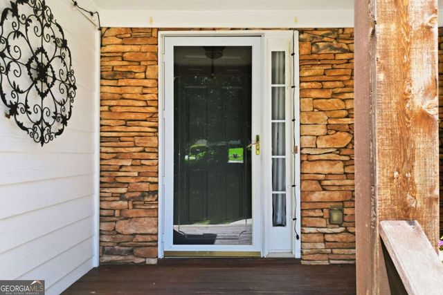 212 Oak Hollow Court, White, GA 30184