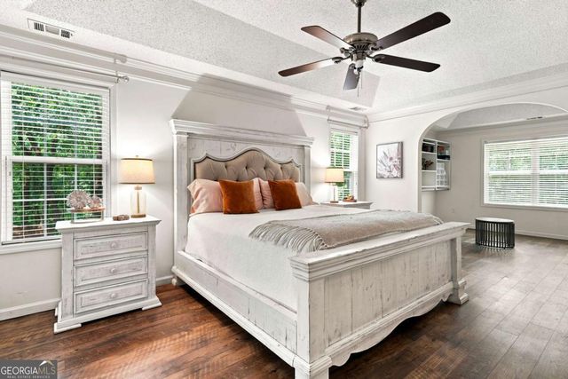 212 Oak Hollow Court, White, GA 30184