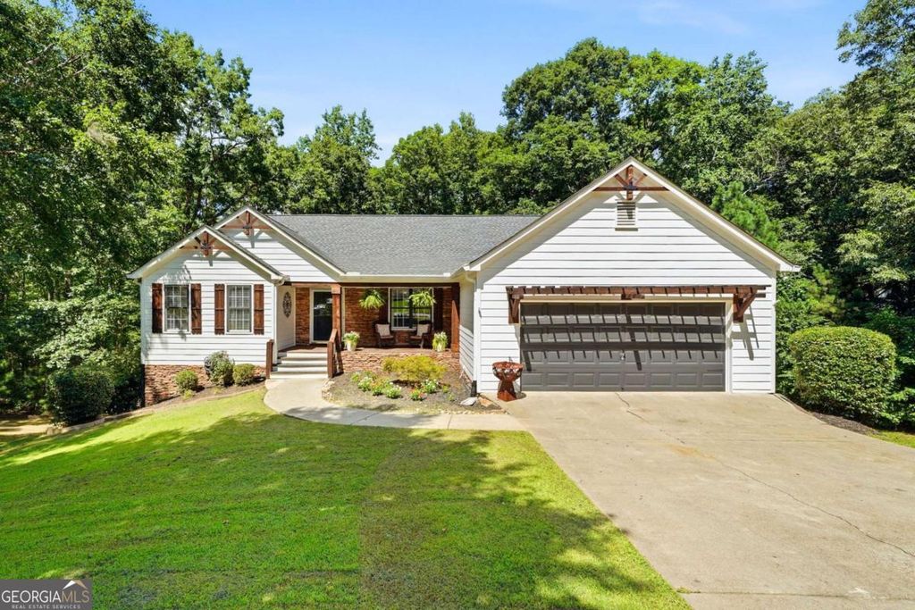 212 Oak Hollow Court, White, GA 30184