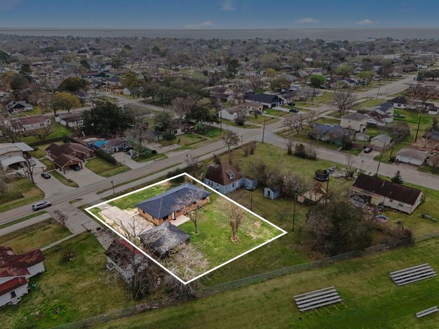 308 San Jacinto Street, La Porte, TX 77571