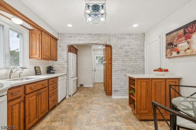 371 Fairview Ave, Cedar Grove Twp., NJ 07009