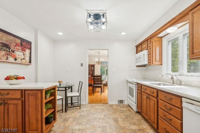 371 Fairview Ave, Cedar Grove Twp., NJ 07009