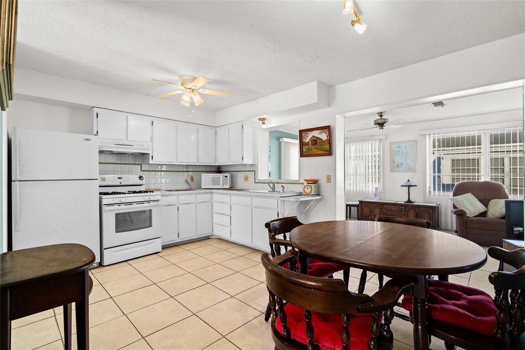 Image 15 of property listing at 10009 TULIP STREET N, Pinellas Park, FL 33782