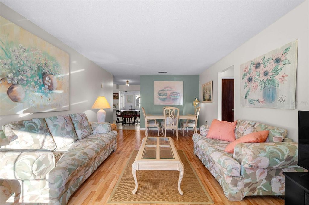 Image 5 of property listing at 10009 TULIP STREET N, Pinellas Park, FL 33782