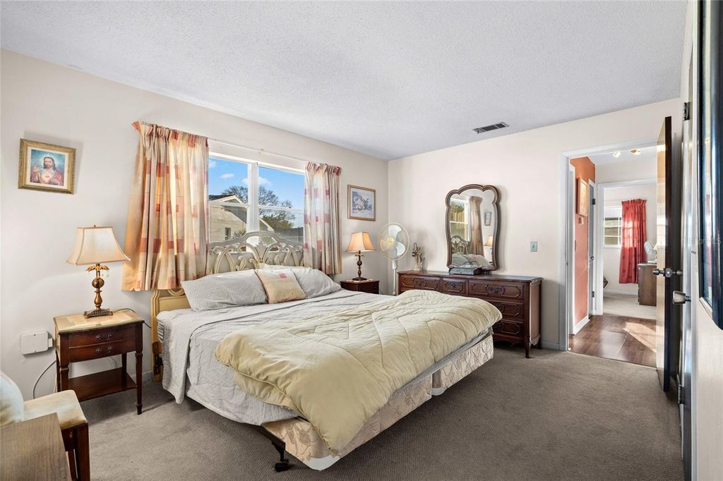 Image 9 of property listing at 10009 TULIP STREET N, Pinellas Park, FL 33782