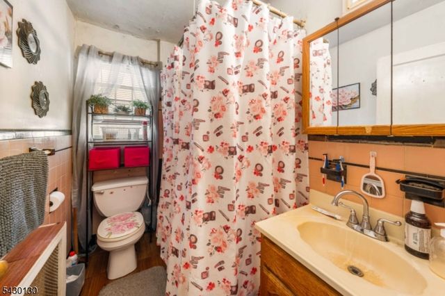 124 W 10Th Ave, Roselle Boro, NJ 07203