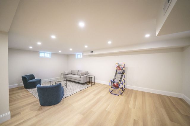 368 Worcester St, Wellesley, MA 02481