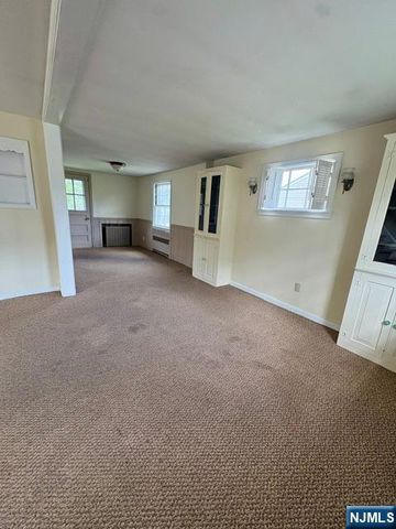 18 Durrell Street, Verona, NJ 07044