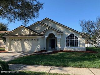 1758 CHANDELIER Circle E, Jacksonville, FL 32225