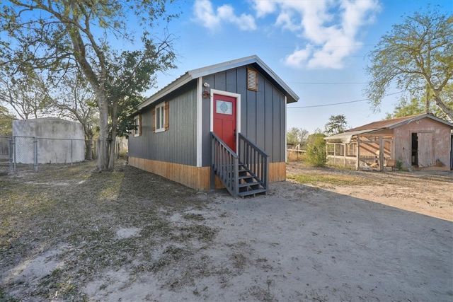 169 County Road 117, Alice, TX 78332