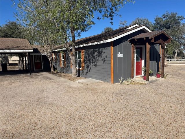 169 County Road 117, Alice, TX 78332