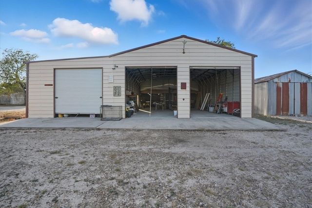 169 County Road 117, Alice, TX 78332