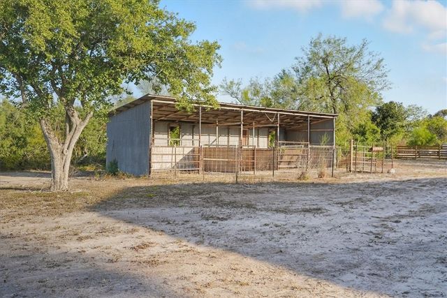 169 County Road 117, Alice, TX 78332