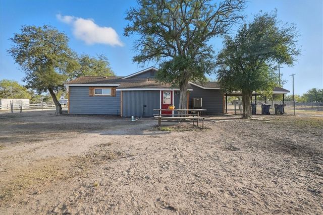 169 County Road 117, Alice, TX 78332