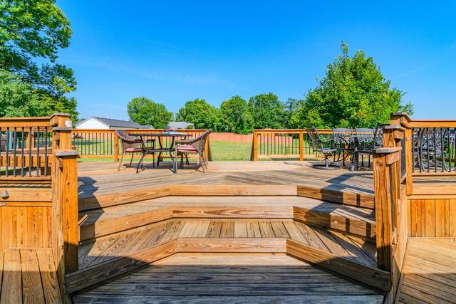 1667 Old Frankfort Road, Lawrenceburg, KY 40342
