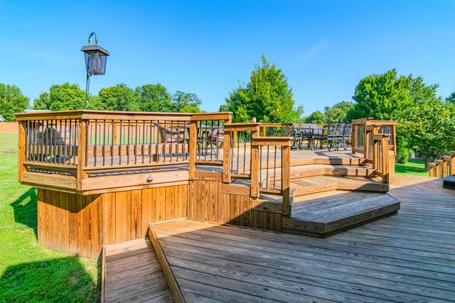 1667 Old Frankfort Road, Lawrenceburg, KY 40342