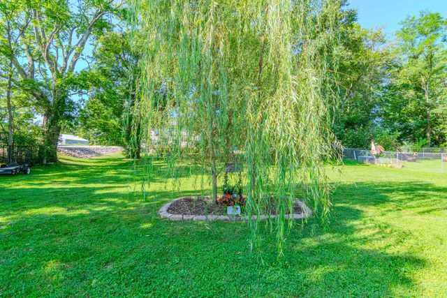 1667 Old Frankfort Road, Lawrenceburg, KY 40342