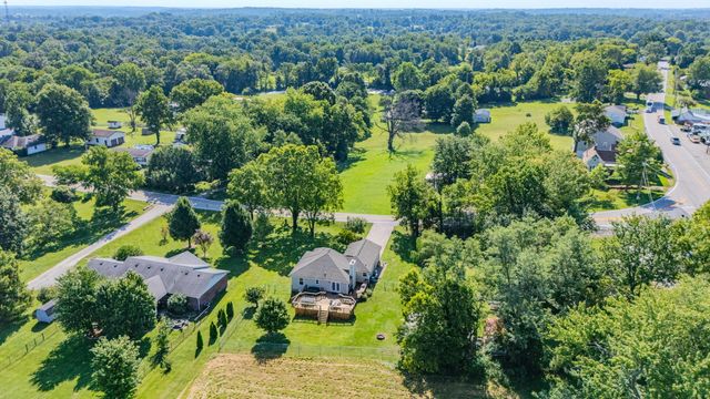 1667 Old Frankfort Road, Lawrenceburg, KY 40342
