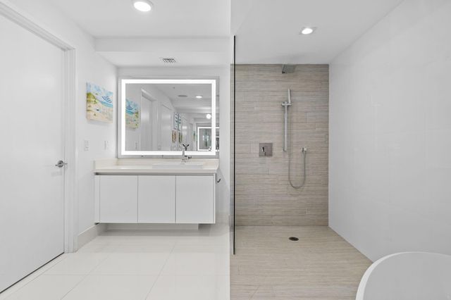 300 Sunny Isles Blvd 4-2201, Sunny Isles Beach, FL 33160