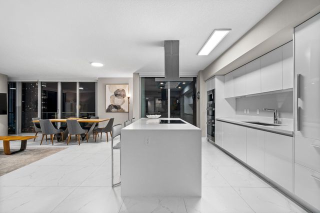 300 Sunny Isles Blvd 4-2201, Sunny Isles Beach, FL 33160