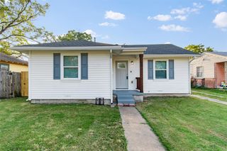 909 NE 17th Street, Grand Prairie, TX 75050