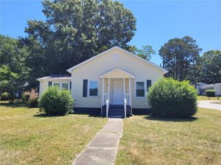 2805 Four Seasons Boulevard, Greensboro, NC 27406