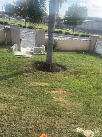 2228 College Avenue, Bakersfield, CA 93306