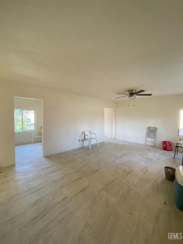 2228 College Avenue, Bakersfield, CA 93306