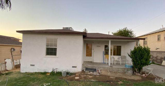 2228 College Avenue, Bakersfield, CA 93306