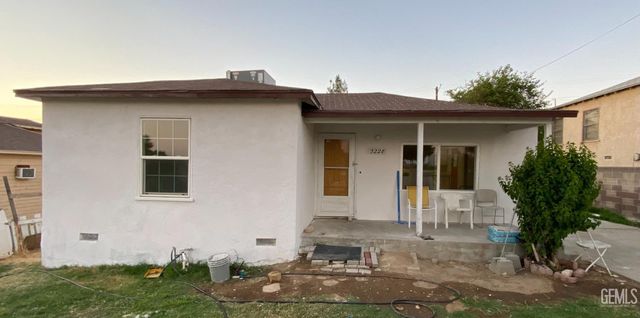 2228 College Avenue, Bakersfield, CA 93306