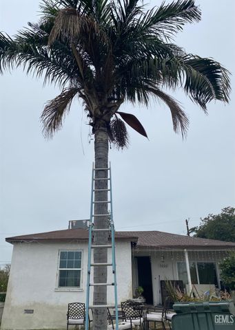 2228 College Avenue, Bakersfield, CA 93306