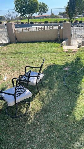 2228 College Avenue, Bakersfield, CA 93306