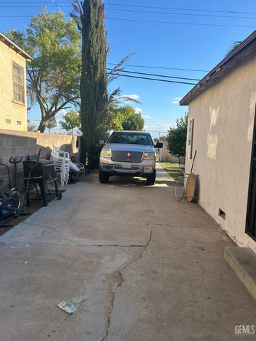 2228 College Avenue, Bakersfield, CA 93306