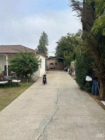 2228 College Avenue, Bakersfield, CA 93306