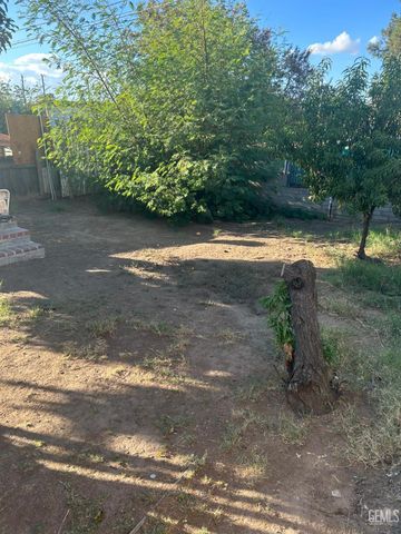 2228 College Avenue, Bakersfield, CA 93306