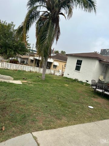 2228 College Avenue, Bakersfield, CA 93306