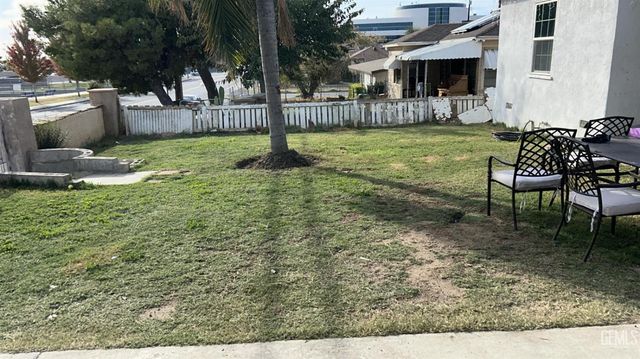 2228 College Avenue, Bakersfield, CA 93306