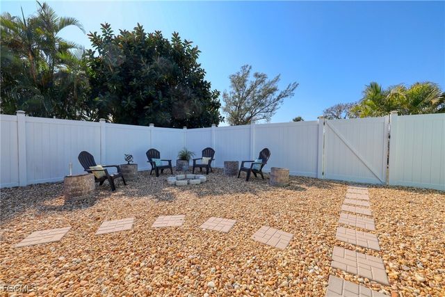 7238 Emily DR, Fort Myers, FL 33908